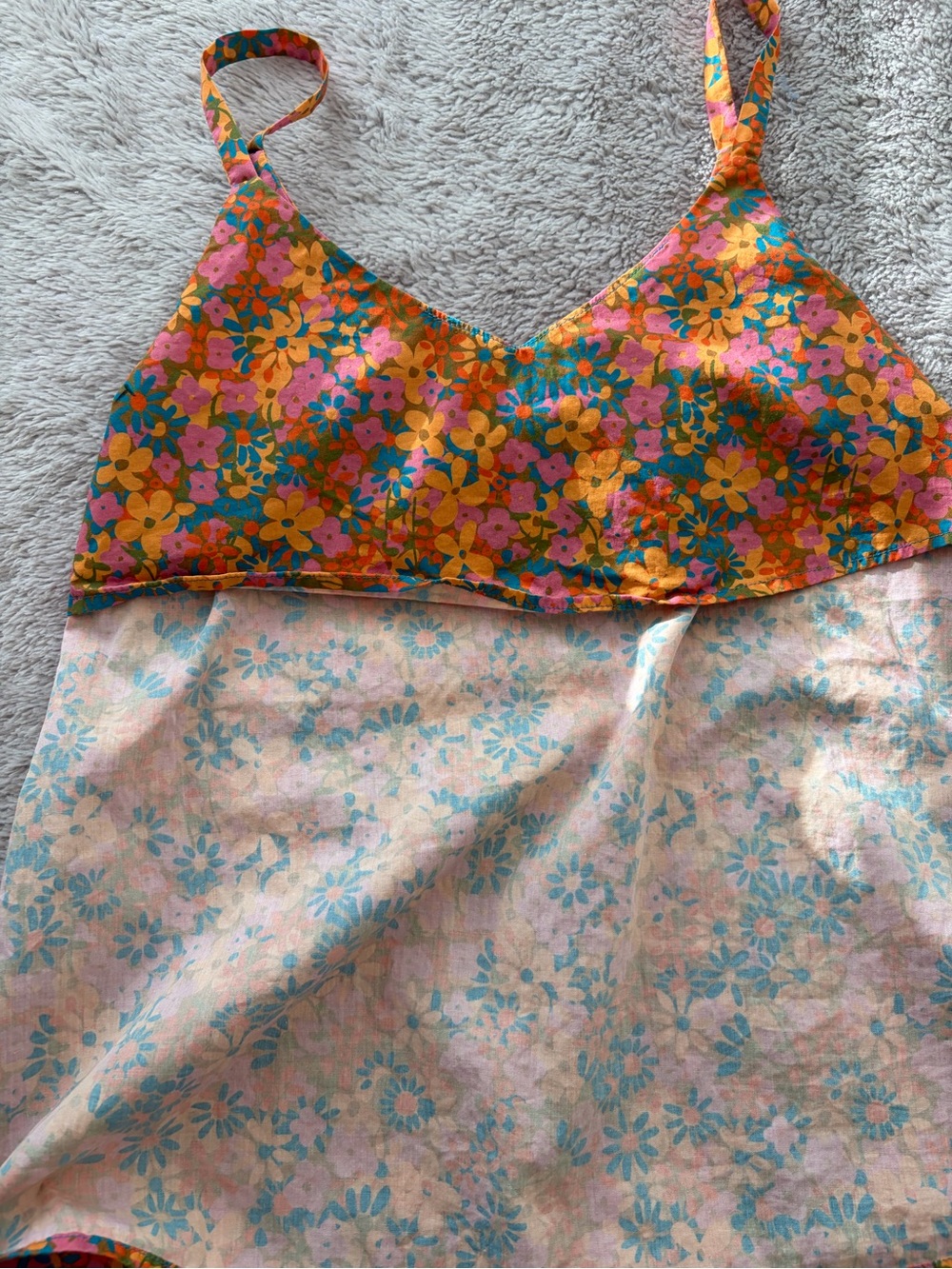 Kitschy 70s style ditsy floral cami tank top - Picture 5 of 6
